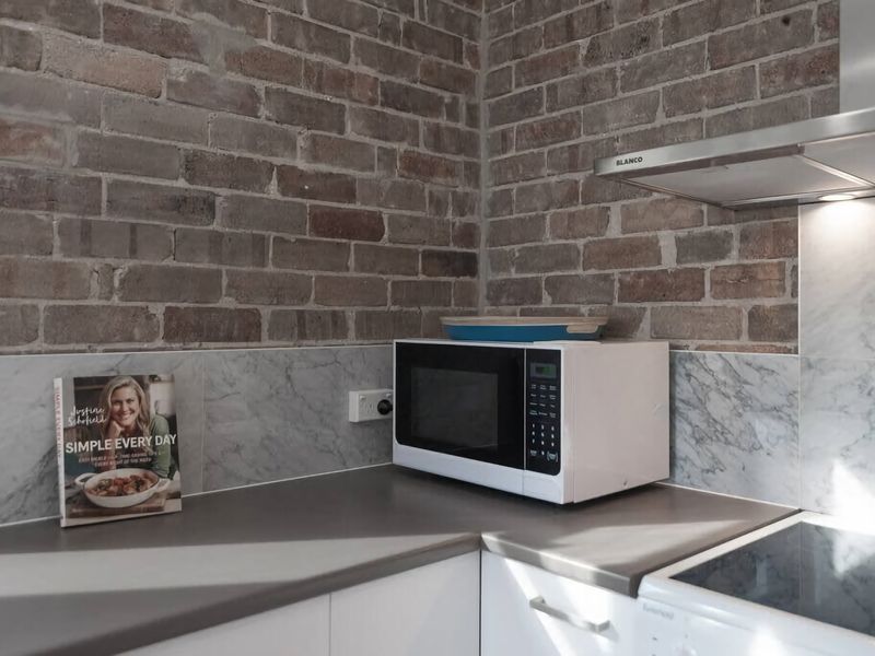 Moments to Balmoral – Art Deco Apartment Mosman