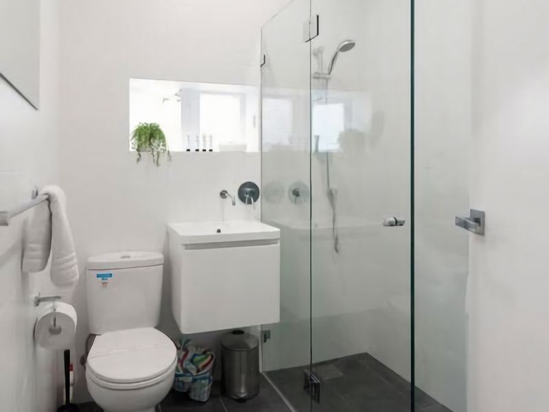 Moments to Balmoral – Art Deco Apartment Mosman