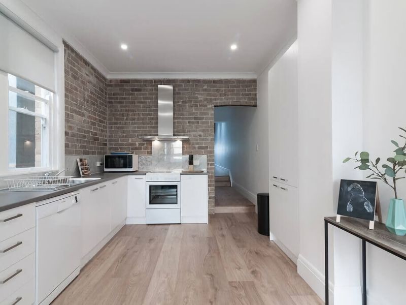 Moments to Balmoral – Art Deco Apartment Mosman