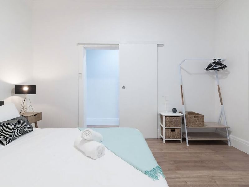 Moments to Balmoral – Art Deco Apartment Mosman