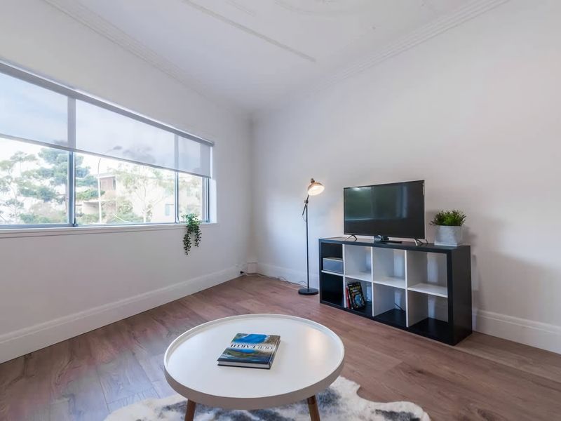 Moments to Balmoral – Art Deco Apartment Mosman