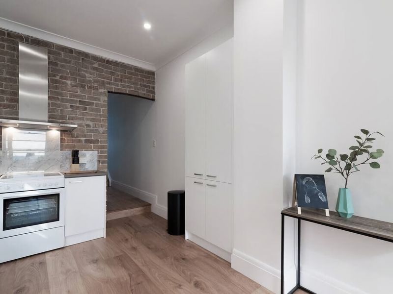 Moments to Balmoral – Art Deco Apartment Mosman