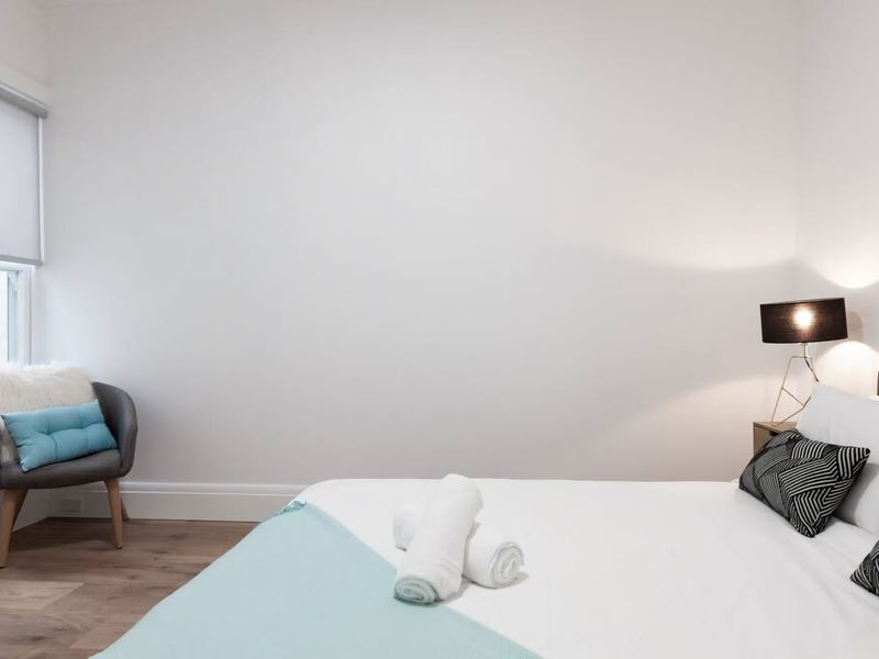 Moments to Balmoral – Art Deco Apartment Mosman