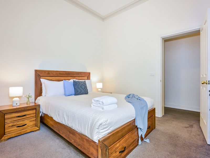 West Melbourne Gem: 4 Bedrooms w Car Park