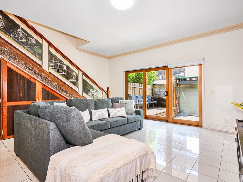 West Melbourne Gem: 4 Bedrooms w Car Park