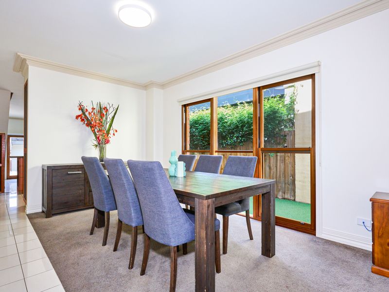 West Melbourne Gem: 4 Bedrooms w Car Park