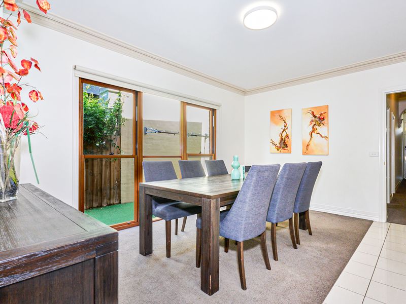 West Melbourne Gem: 4 Bedrooms w Car Park