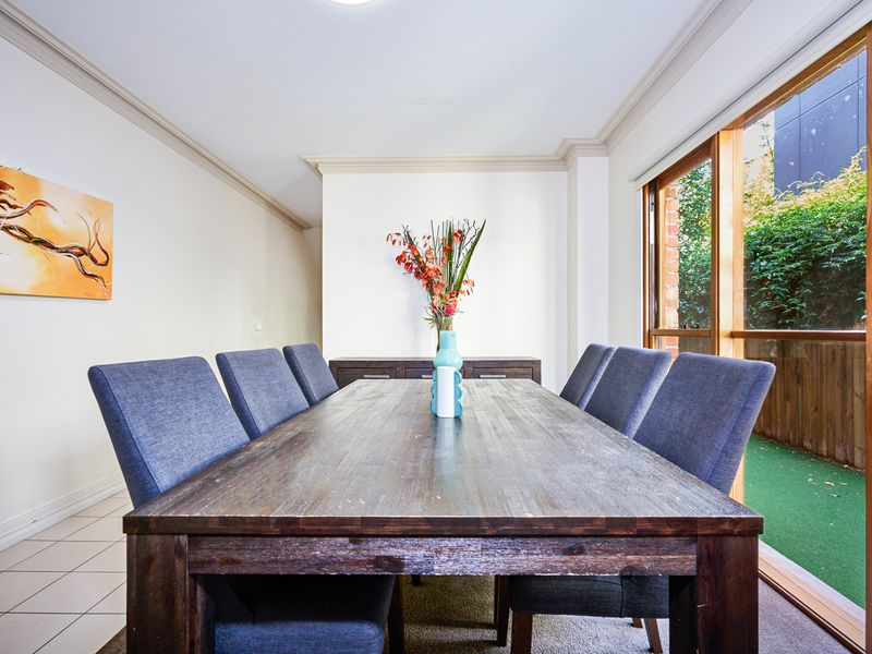 West Melbourne Gem: 4 Bedrooms w Car Park