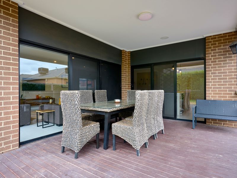 A wonderful outdoor dining area, perfect for enjoying meals al fresco.