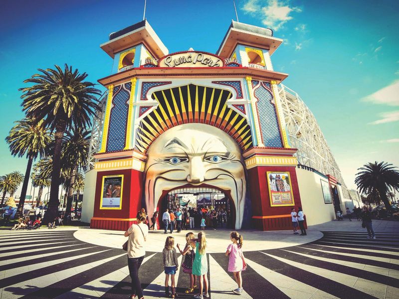 Luna Park: Locate 1.9 Kilometres away 22-minute walk 5 minutes drive