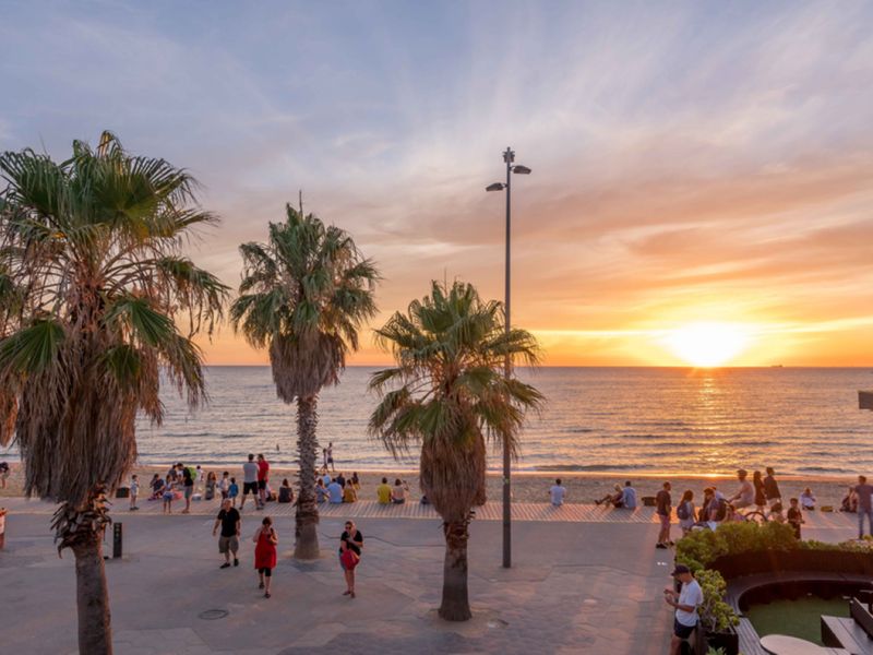 St Kilda Beach: Locate 2.3 kilomrtres away Kilometres 30-minute walk 5 minutes drive