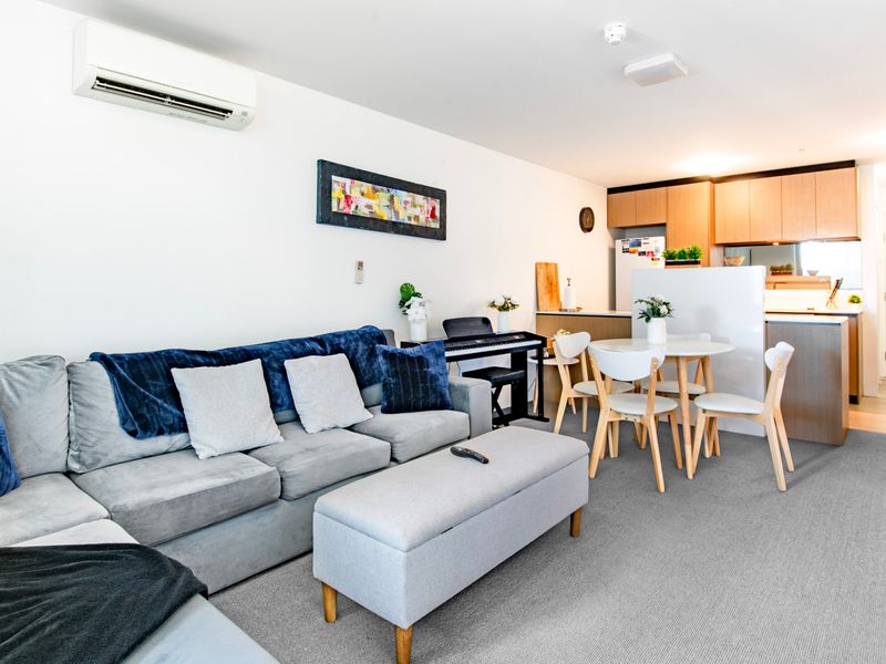 This living space offers a perfect blend of comfort and style, providing a welcoming atmosphere ideal for relaxation.