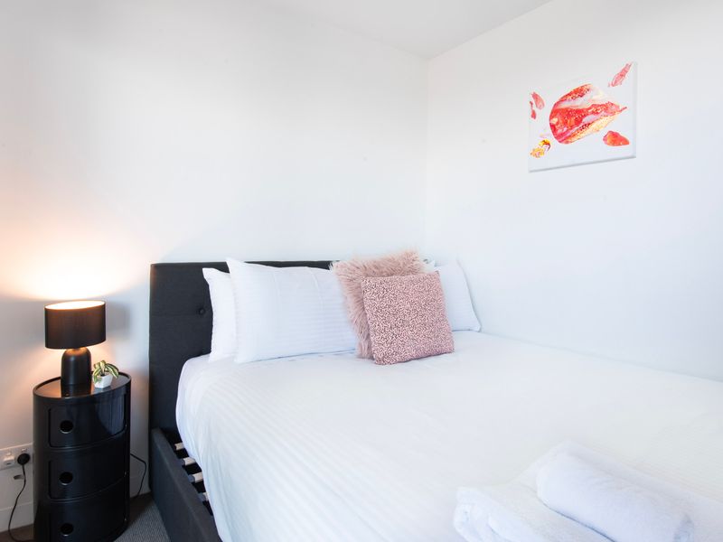 Fresh linens and towels provided