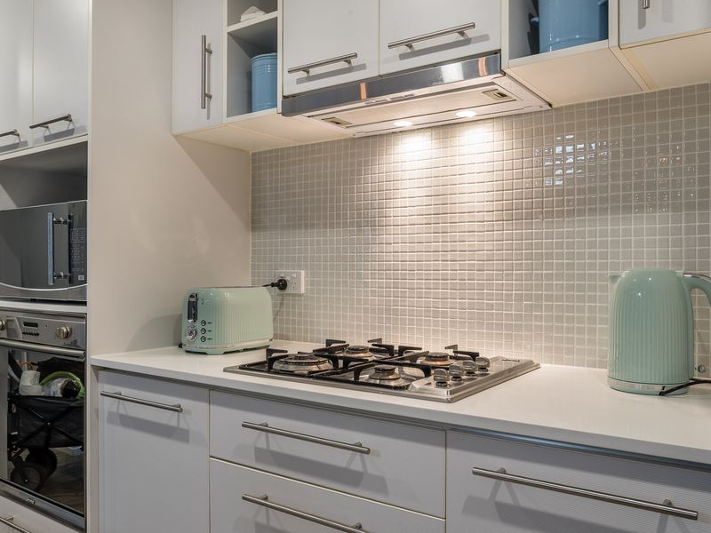 Skyline Escape – Heart of City with Resort Amenities