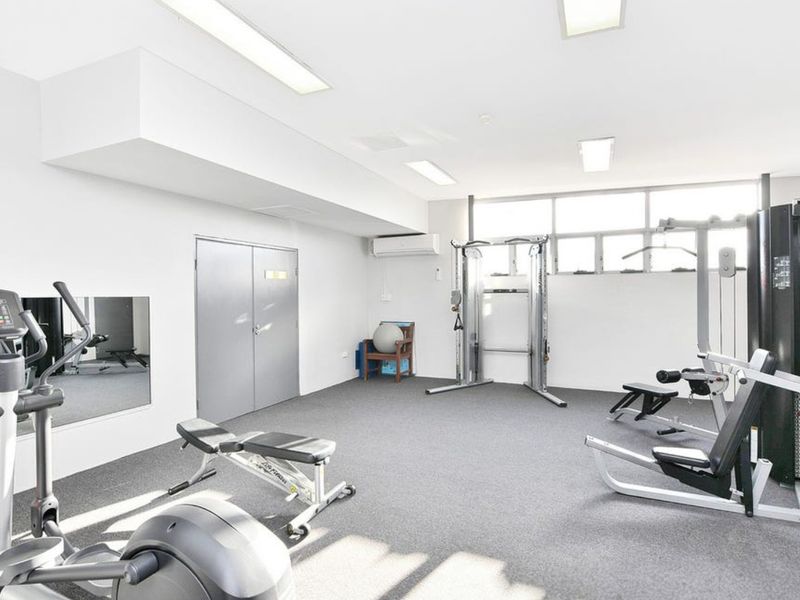 Central Sydney 1-Bed APT w/ Pool, Gym, Parking!