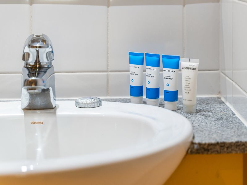 Well-Stocked Amenities – Complimentary shampoo, conditioner, and body wash provided for your refreshment.