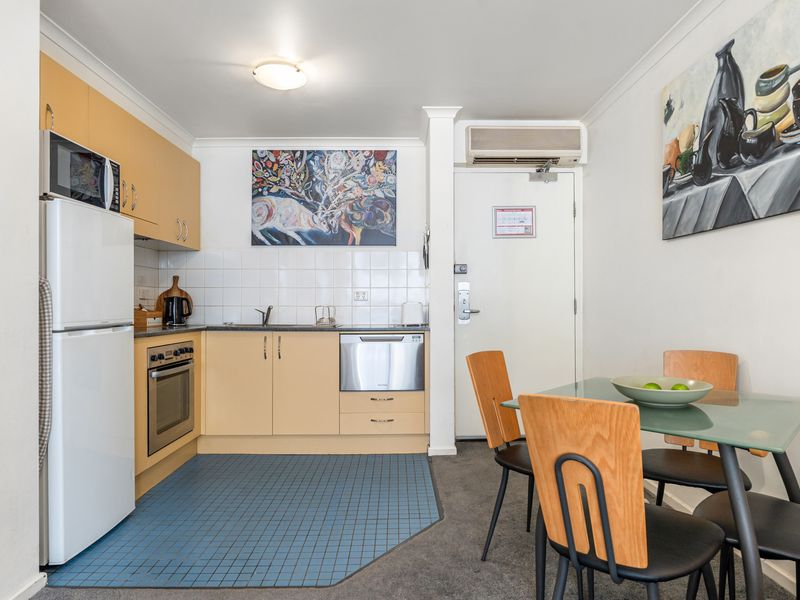 Dining Made Easy – A stylish glass dining table with seating for four, perfect for enjoying meals together.