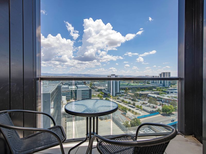 Chic outdoor dining and seating