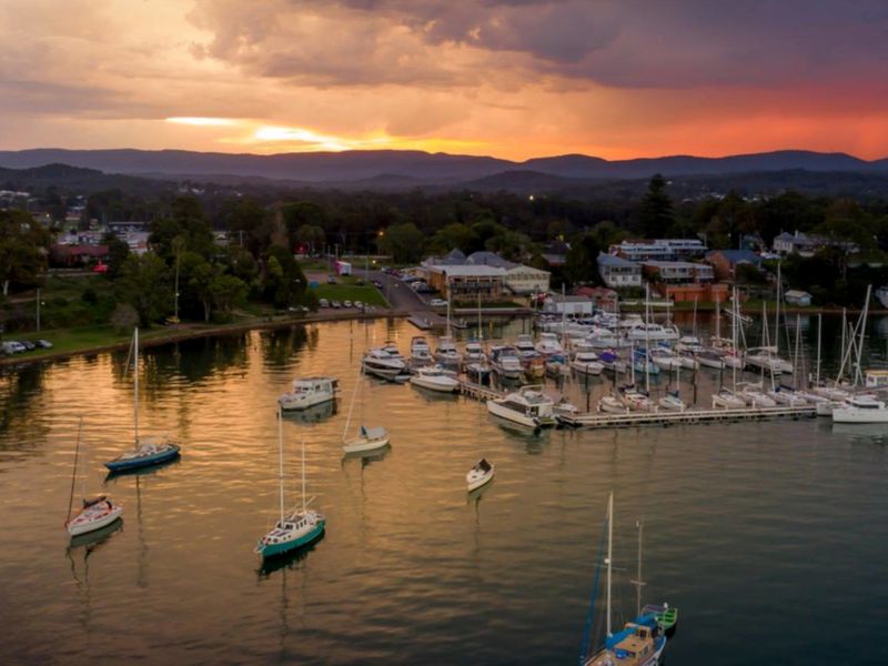 he Royal Motor Yacht Club Toronto: 15 km