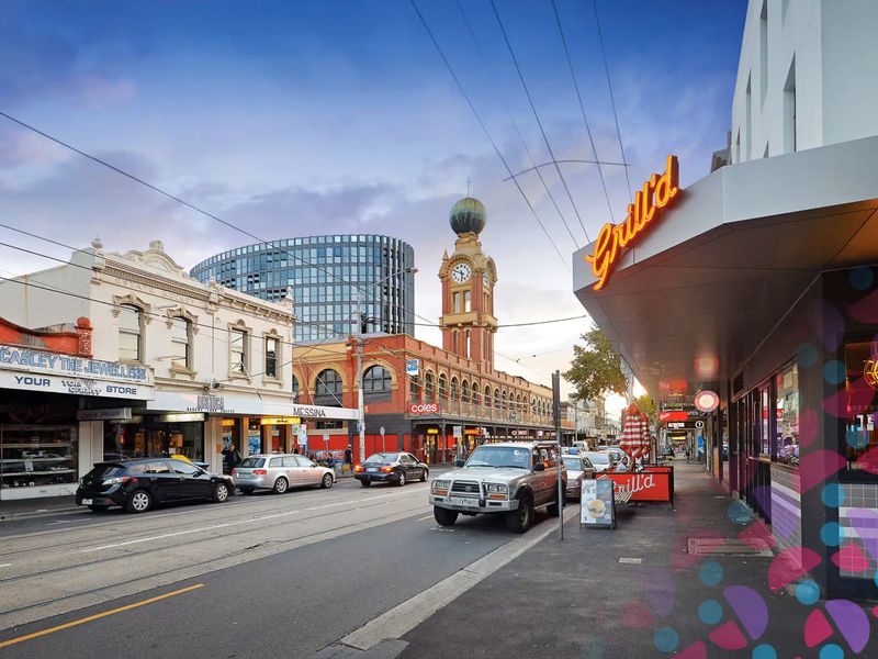 Swan Street: 400 meters away (5-minute walk)