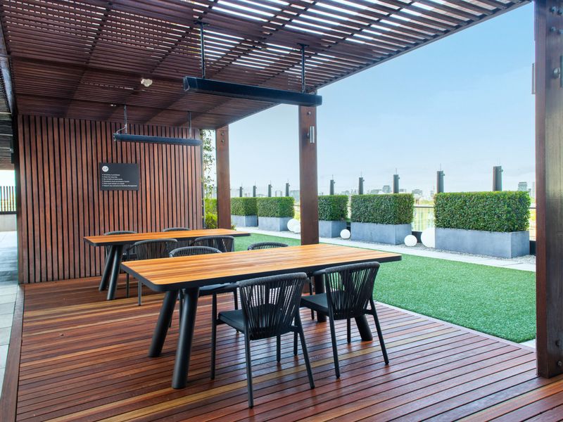 Stylish South Yarra Stay | Pool & Wellness Perks