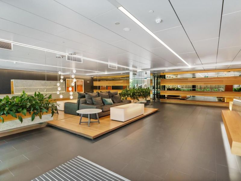 Stylish South Yarra Stay | Pool & Wellness Perks