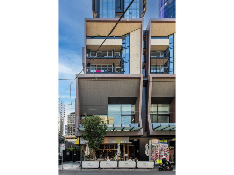 Stylish South Yarra Stay | Pool & Wellness Perks