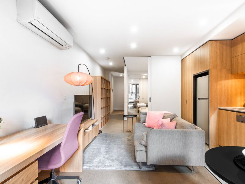 Stylish South Yarra Stay | Pool & Wellness Perks