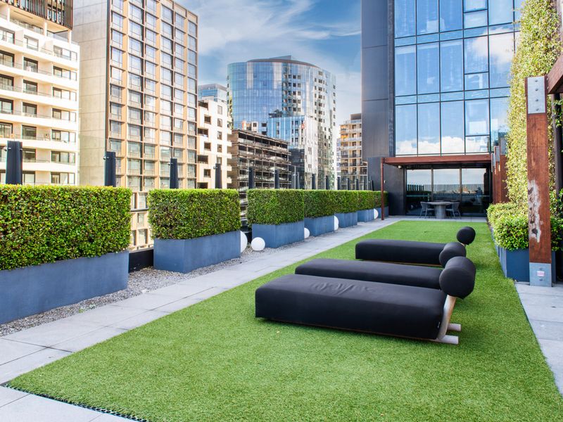 Stylish South Yarra Stay | Pool & Wellness Perks