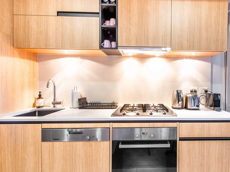 Stylish South Yarra Stay | Pool & Wellness Perks