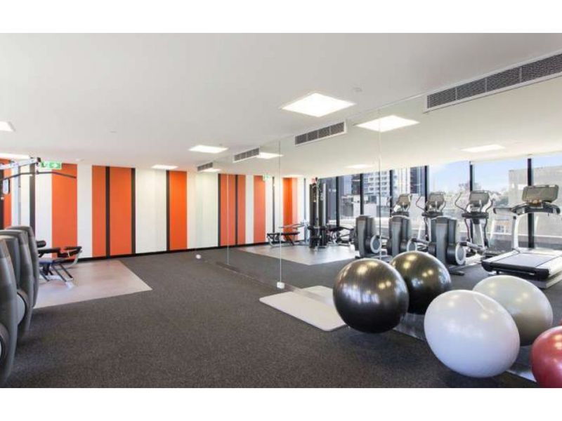 Stylish South Yarra Stay | Pool & Wellness Perks