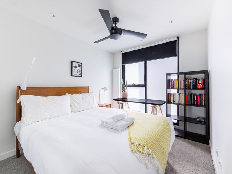 Bedroom with a queen bed