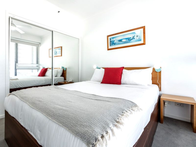 Tranquil 2-Bed Apartment with Pool and Gym Access