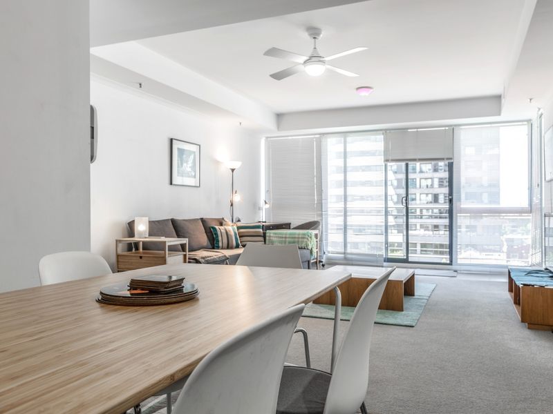 Tranquil 2-Bed Apartment with Pool and Gym Access