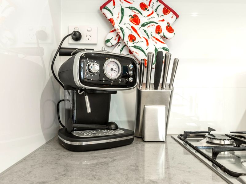 Tranquil 2-Bed Apartment with Pool and Gym Access