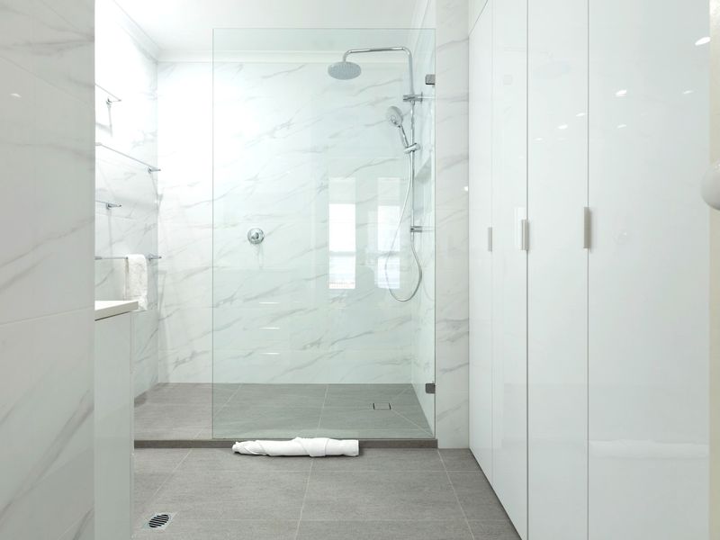 Tranquil 2-Bed Apartment with Pool and Gym Access