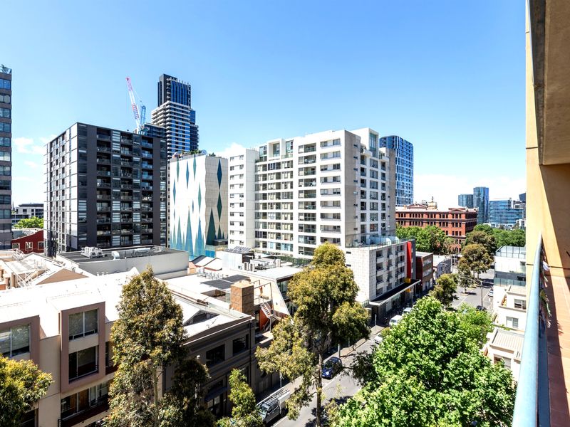 Tranquil 2-Bed Apartment with Pool and Gym Access