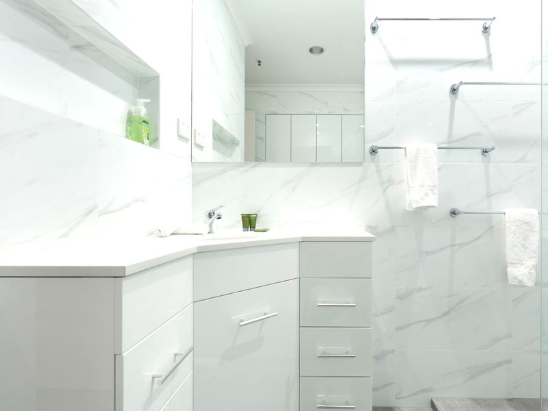 Tranquil 2-Bed Apartment with Pool and Gym Access