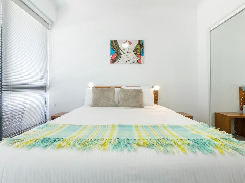 Tranquil 2-Bed Apartment with Pool and Gym Access