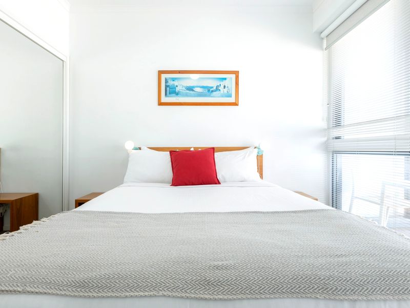 Tranquil 2-Bed Apartment with Pool and Gym Access