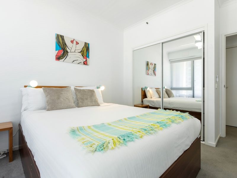 Tranquil 2-Bed Apartment with Pool and Gym Access