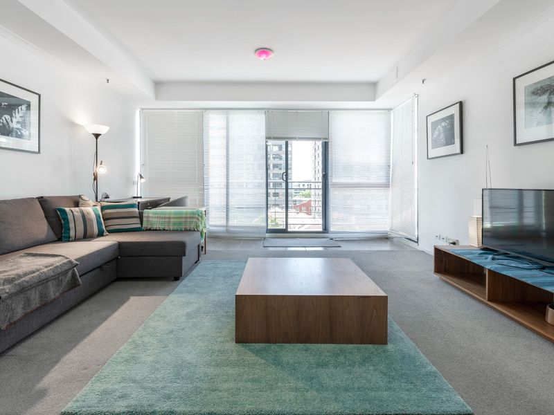 Tranquil 2-Bed Apartment with Pool and Gym Access