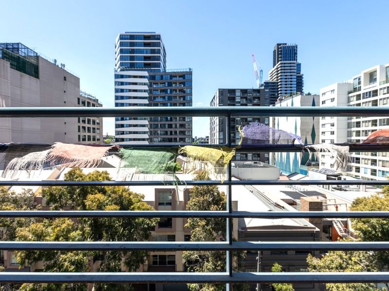 Tranquil 2-Bed Apartment with Pool and Gym Access