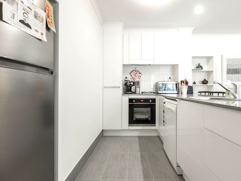 Tranquil 2-Bed Apartment with Pool and Gym Access