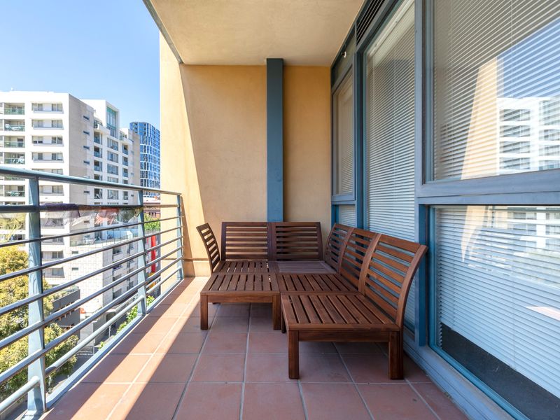 Tranquil 2-Bed Apartment with Pool and Gym Access