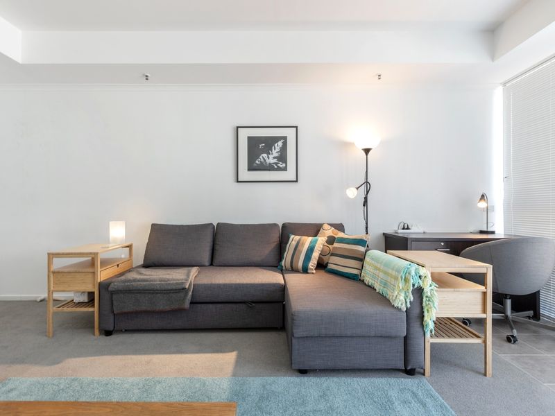 Tranquil 2-Bed Apartment with Pool and Gym Access