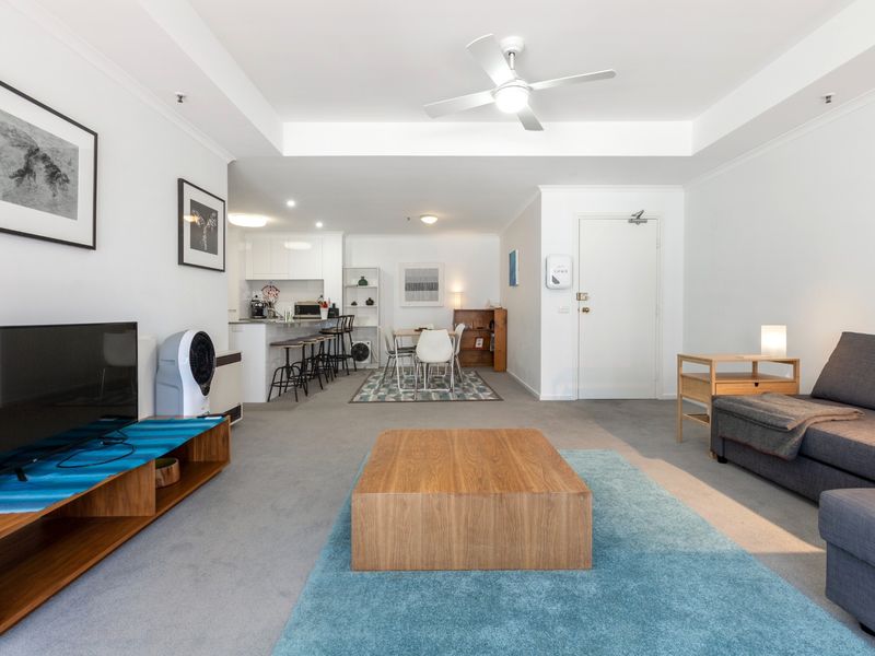 Tranquil 2-Bed Apartment with Pool and Gym Access