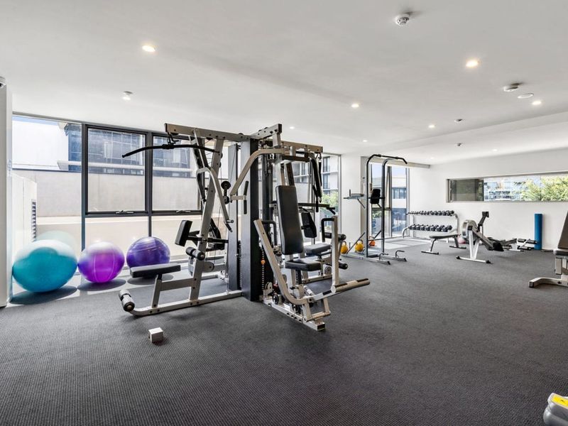 Lakefront Retreat with Stunning Views