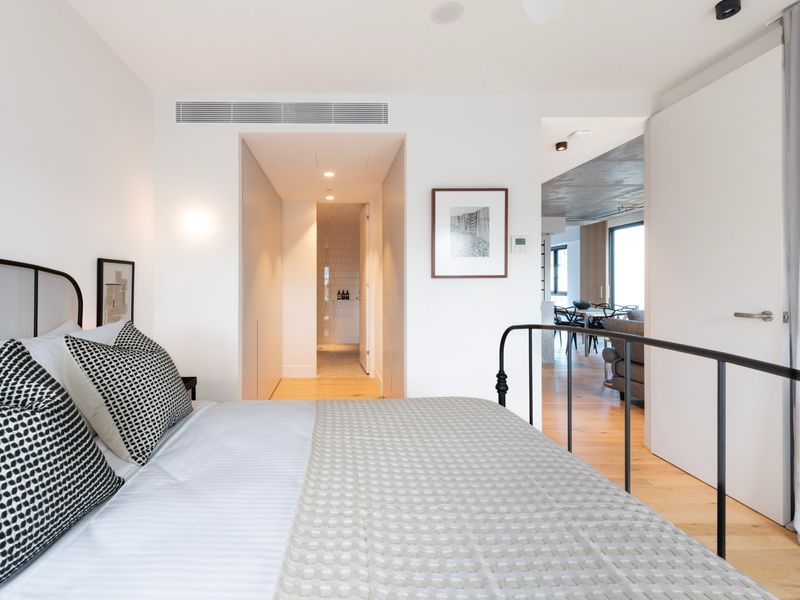 Hemingway Collingwood – Luxe Apartment with parking
