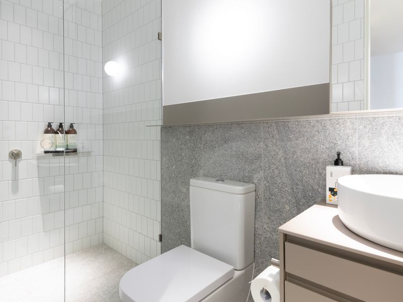 Hemingway Collingwood – Luxe Apartment with parking